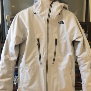A brand new never been worn north face jacket